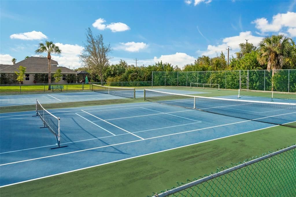 Harbour Oaks amenities includes a tennis/pickle ball courts