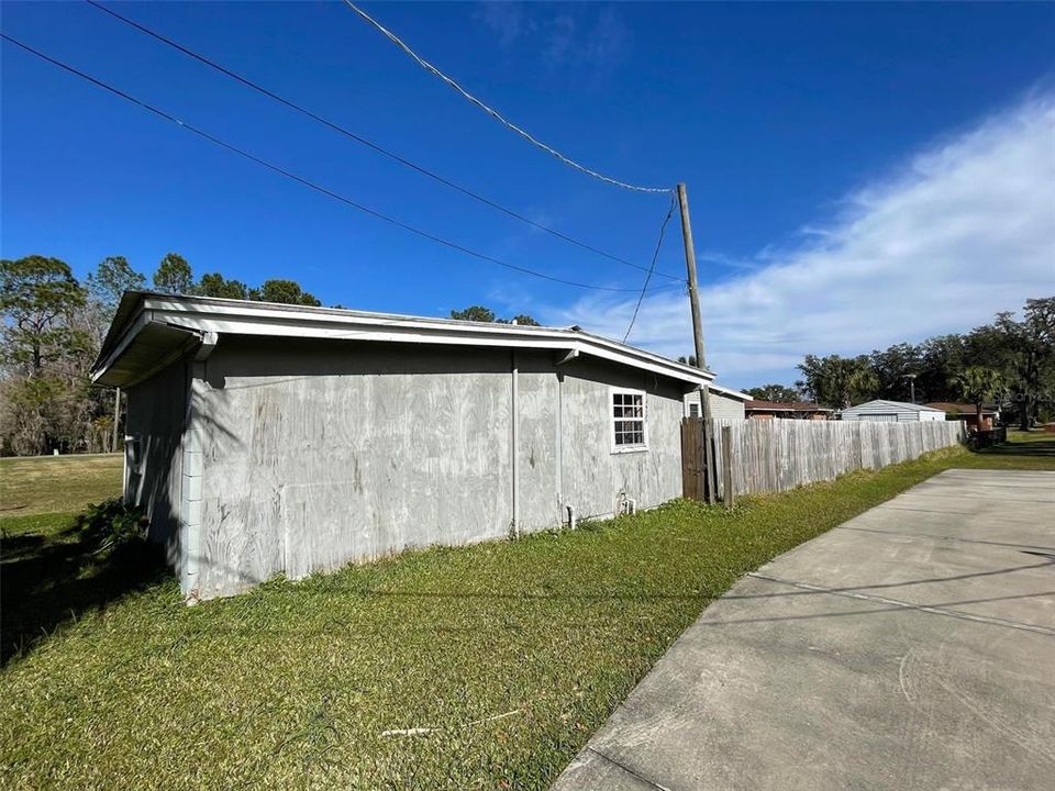 For Sale: $325,000 (4 beds, 2 baths, 3258 Square Feet)
