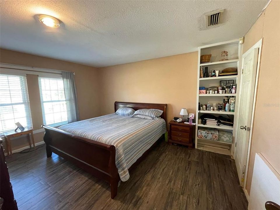 For Sale: $325,000 (4 beds, 2 baths, 3258 Square Feet)