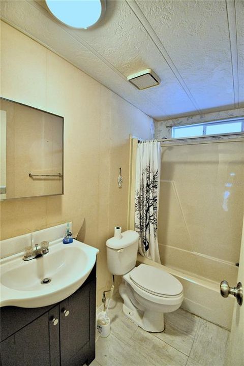 For Sale: $92,000 (2 beds, 2 baths, 864 Square Feet)
