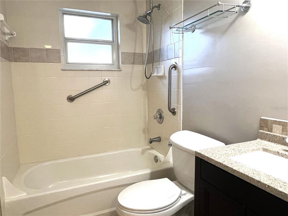 最近租的: $2,400 (2 贝兹, 1 浴室, 1012 平方英尺)