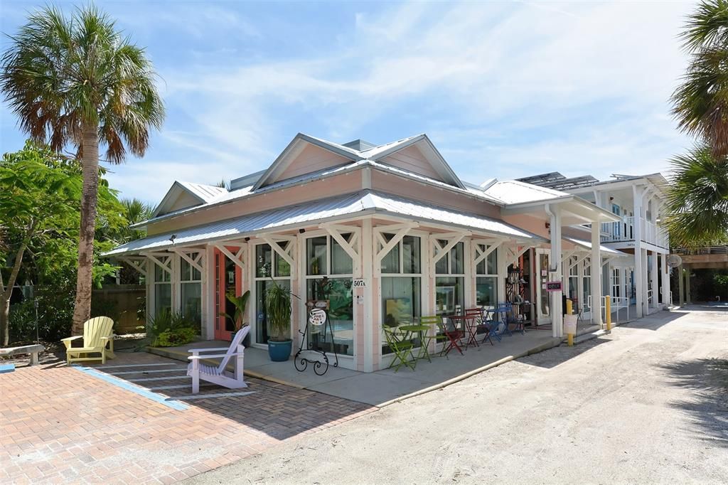 Active With Contract: $1,750,000 (3 beds, 2 baths, 1813 Square Feet)