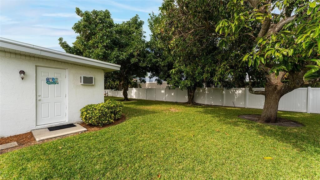 Active With Contract: $1,750,000 (3 beds, 2 baths, 1813 Square Feet)