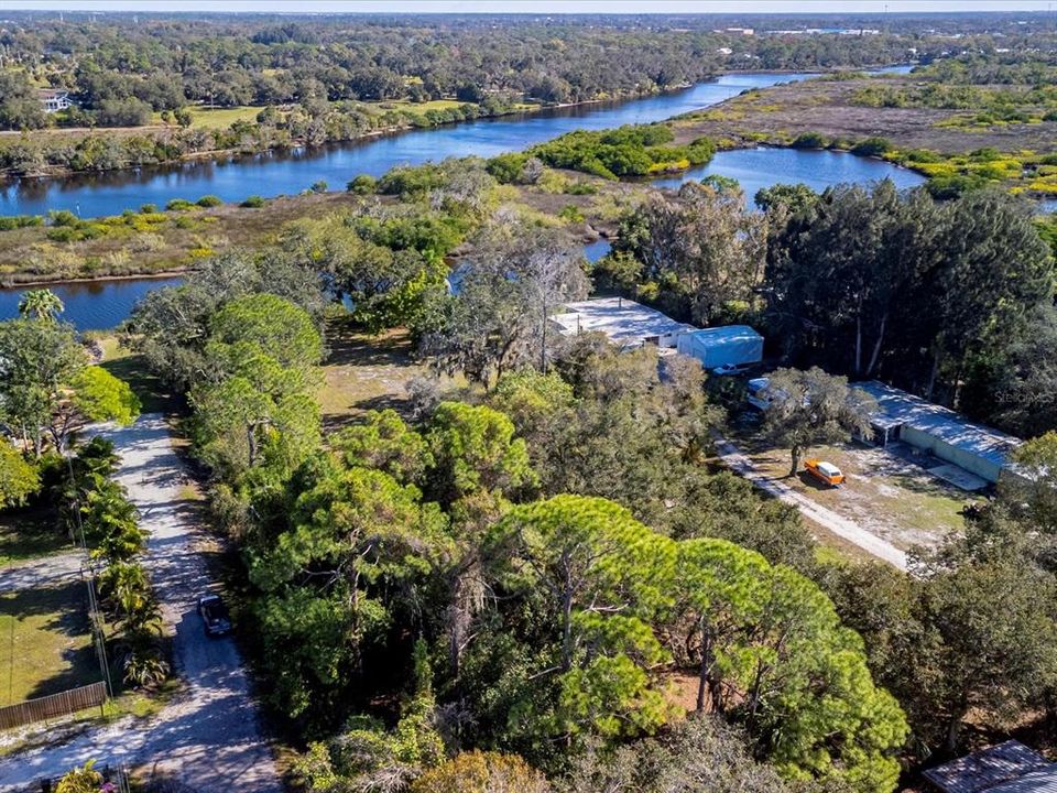 На продажу: $2,200,000 (1.63 acres)