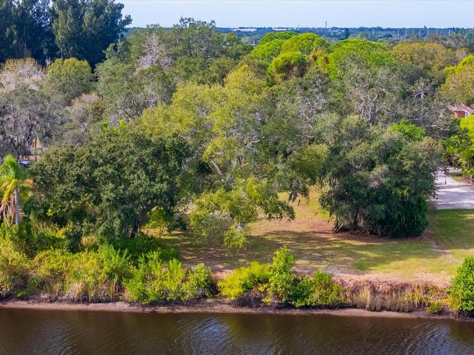 На продажу: $2,200,000 (1.63 acres)