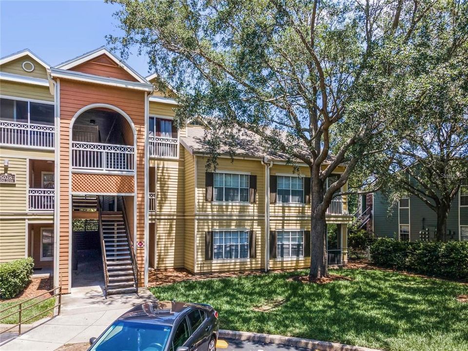 Recently Sold: $160,000 (2 beds, 2 baths, 979 Square Feet)