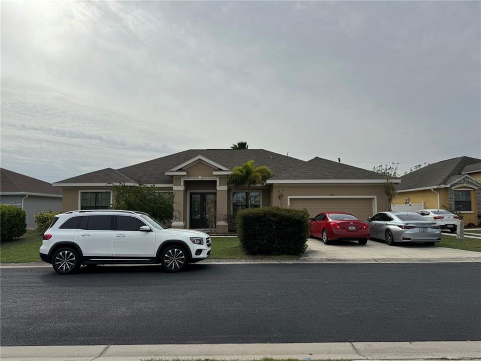 Active With Contract: $390,000 (4 beds, 2 baths, 2465 Square Feet)