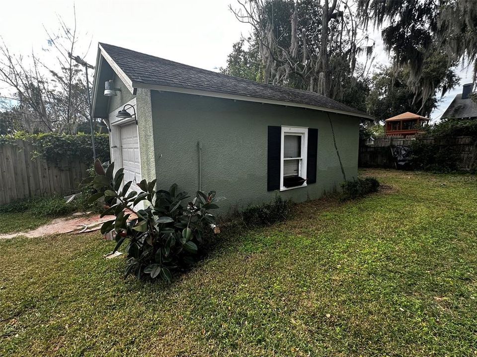 Recently Sold: $215,000 (2 beds, 1 baths, 1169 Square Feet)