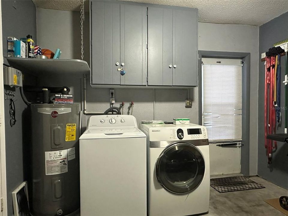For Rent: $4,500 (2 beds, 1 baths, 920 Square Feet)