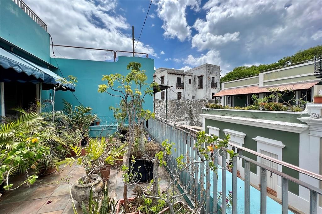 Recently Sold: $1,500,000 (2 beds, 2 baths, 1800 Square Feet)