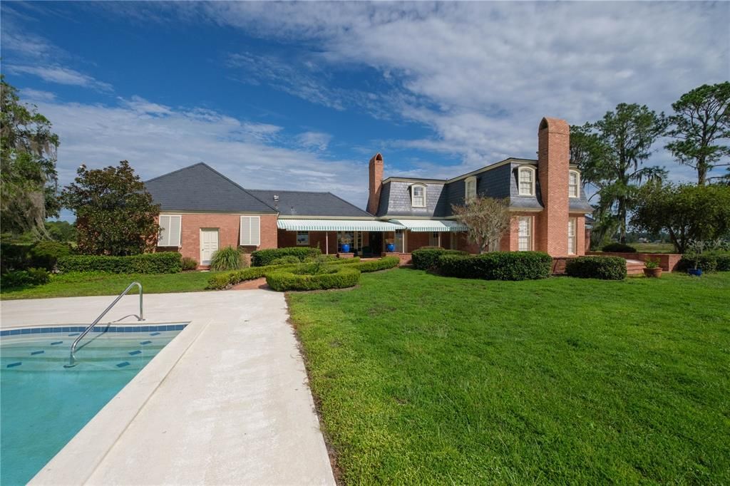 Recently Sold: $1,300,000 (4 beds, 5 baths, 4472 Square Feet)