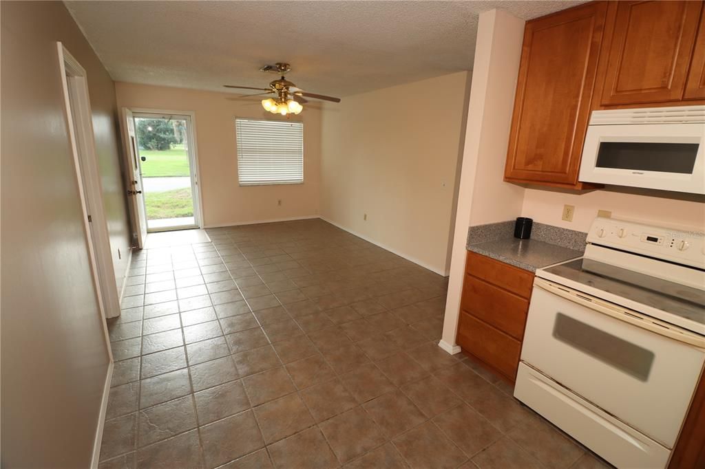 Recently Rented: $1,650 (3 beds, 2 baths, 900 Square Feet)