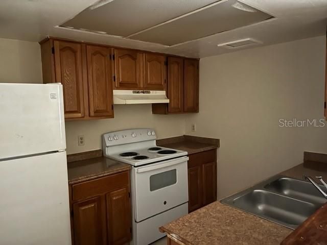 Recently Rented: $995 (2 beds, 1 baths, 930 Square Feet)