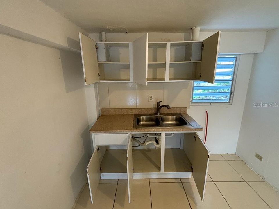 Vendido Recientemente: $110,000 (5 camas, 2 baños, 1300 Pies cuadrados)