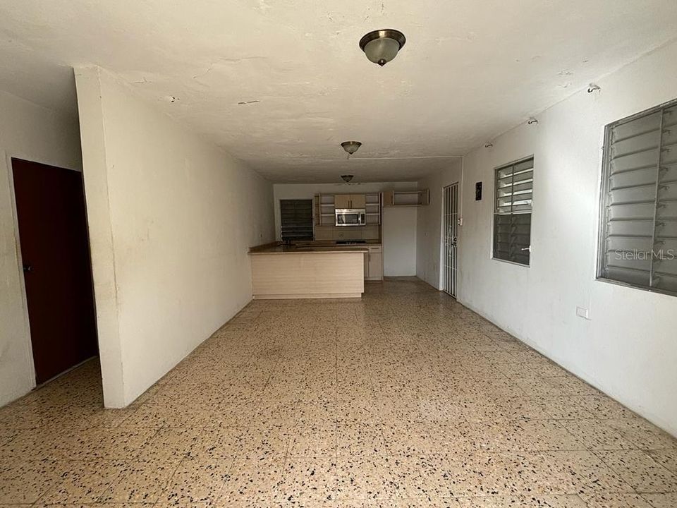 Vendido Recientemente: $110,000 (5 camas, 2 baños, 1300 Pies cuadrados)