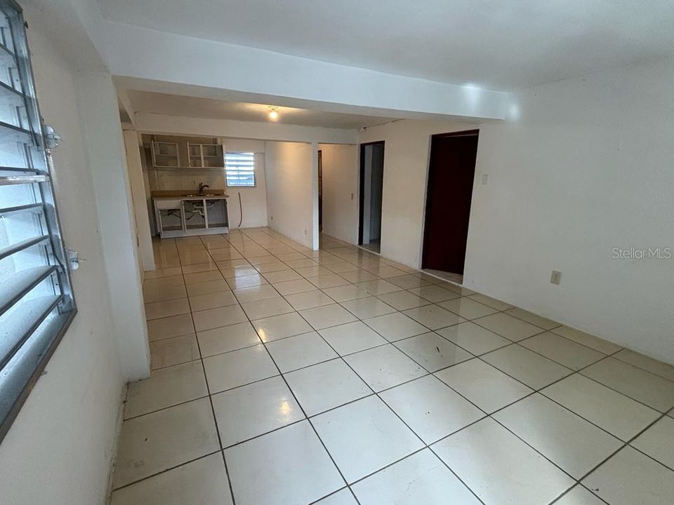 Vendido Recientemente: $110,000 (5 camas, 2 baños, 1300 Pies cuadrados)