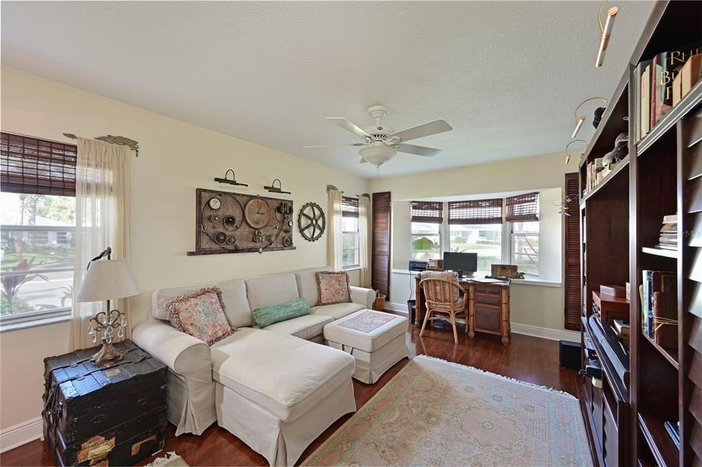 For Sale: $274,900 (2 beds, 2 baths, 1409 Square Feet)