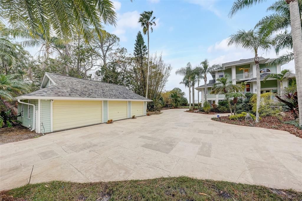 Recently Sold: $1,999,999 (6 beds, 4 baths, 4551 Square Feet)
