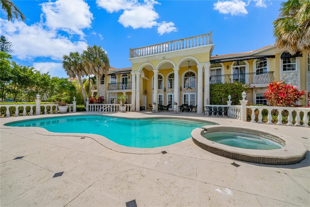 For Sale: $8,600,000 (7 beds, 8 baths, 10000 Square Feet)