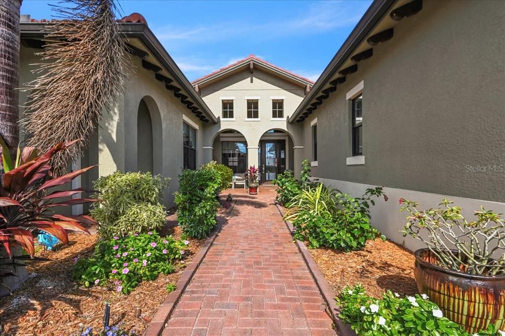 Recently Sold: $1,150,000 (3 beds, 4 baths, 2800 Square Feet)