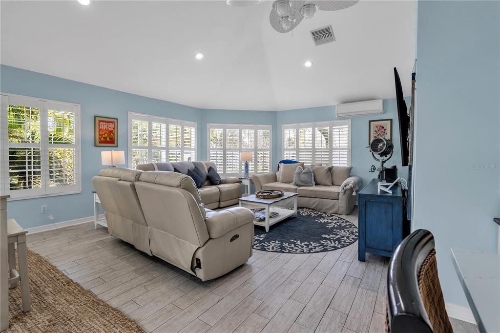 Active With Contract: $1,500,000 (4 beds, 4 baths, 3505 Square Feet)