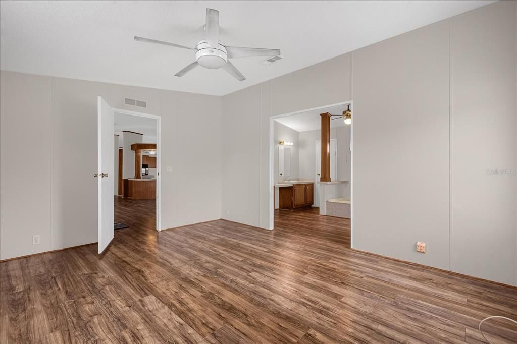 Active With Contract: $235,000 (3 beds, 2 baths, 1512 Square Feet)