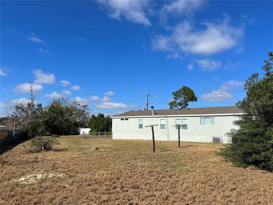 Active With Contract: $235,000 (3 beds, 2 baths, 1512 Square Feet)