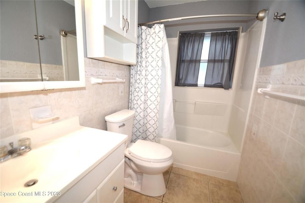 Recently Sold: $239,900 (2 beds, 1 baths, 861 Square Feet)