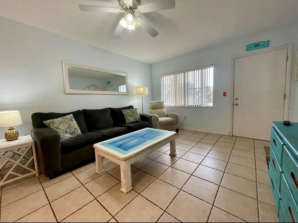 For Sale: $199,000 (1 beds, 1 baths, 716 Square Feet)