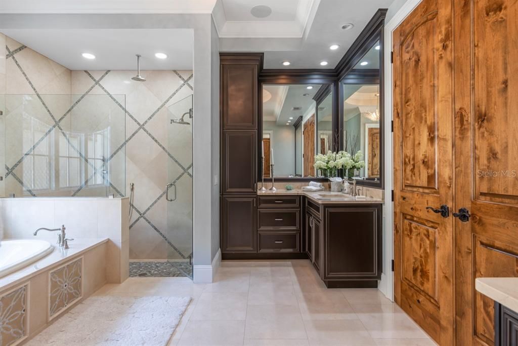 Recently Sold: $4,550,000 (5 beds, 5 baths, 4334 Square Feet)