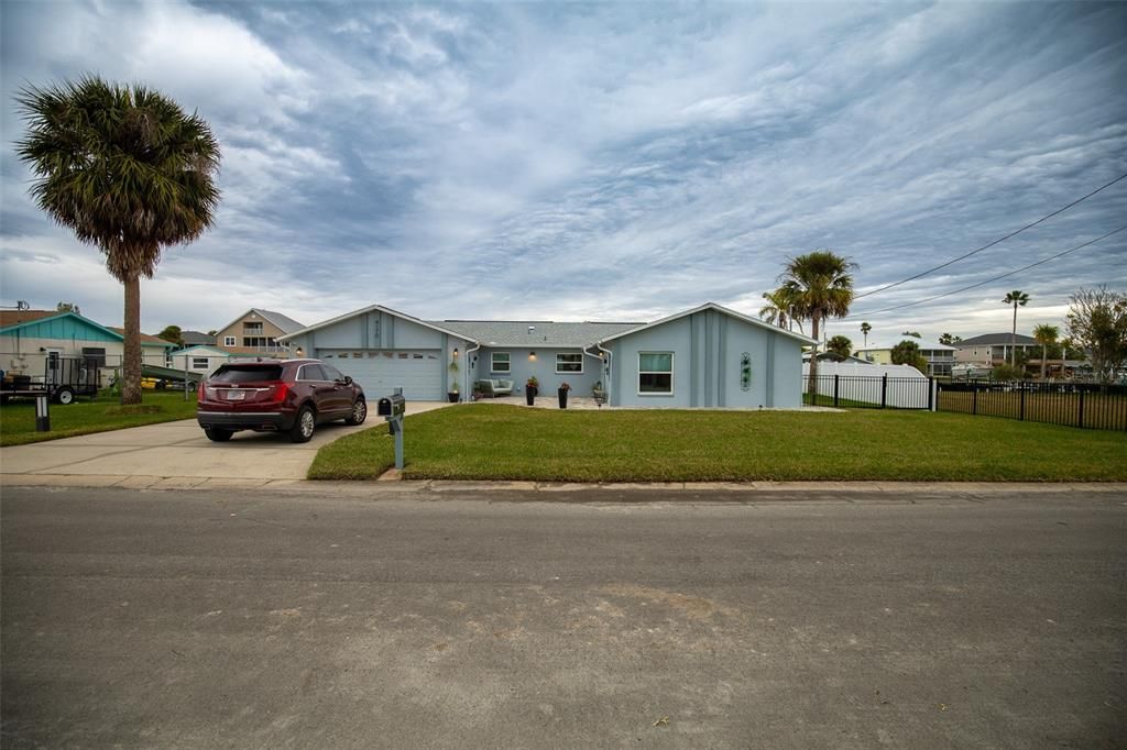 For Sale: $1,099,999 (3 beds, 2 baths, 1815 Square Feet)