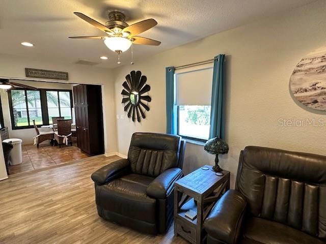 Recently Sold: $365,000 (1 beds, 1 baths, 822 Square Feet)