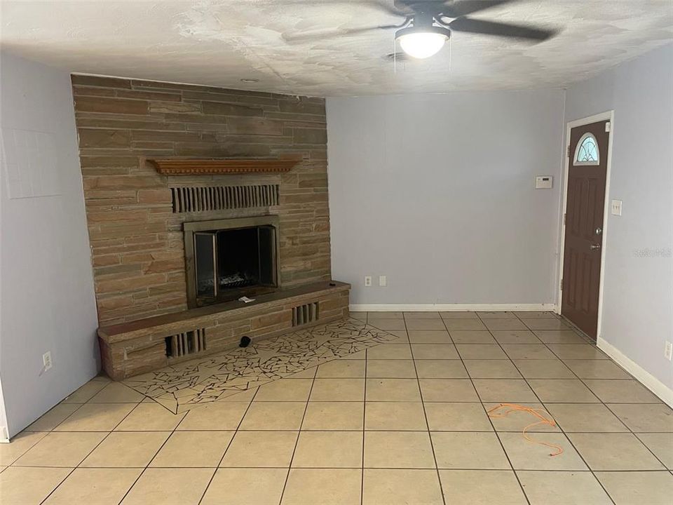 Recently Rented: $2,095 (4 beds, 2 baths, 2500 Square Feet)