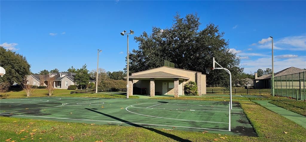 待售: $114,000 (1.40 acres)