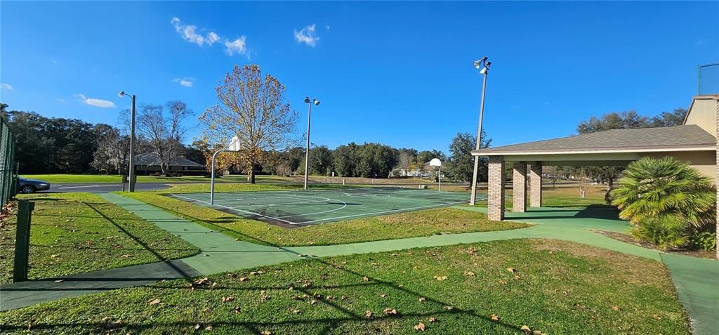 待售: $114,000 (1.40 acres)