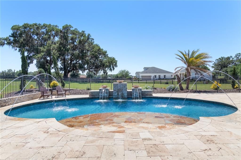 Recently Sold: $950,000 (4 beds, 4 baths, 3844 Square Feet)