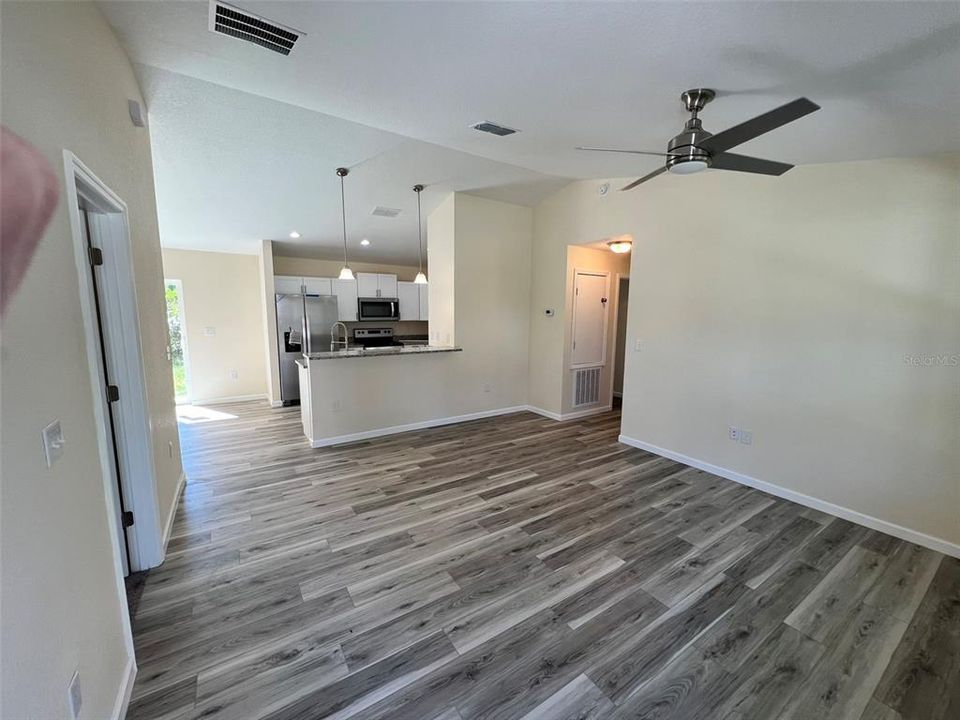 Active With Contract: $235,000 (3 beds, 2 baths, 1173 Square Feet)