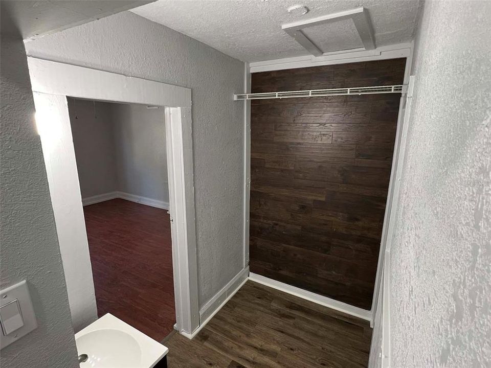 Active With Contract: $1,300 (1 beds, 1 baths, 3272 Square Feet)