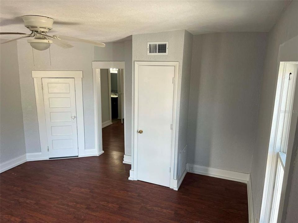 Active With Contract: $1,300 (1 beds, 1 baths, 3272 Square Feet)