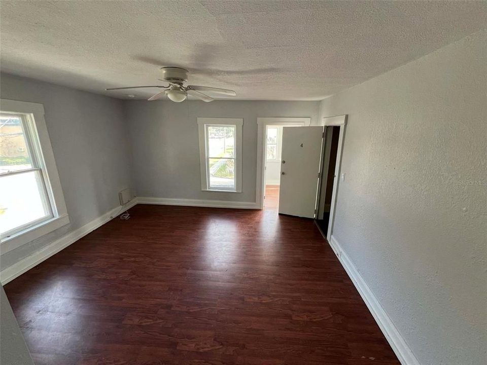 Active With Contract: $1,300 (1 beds, 1 baths, 3272 Square Feet)