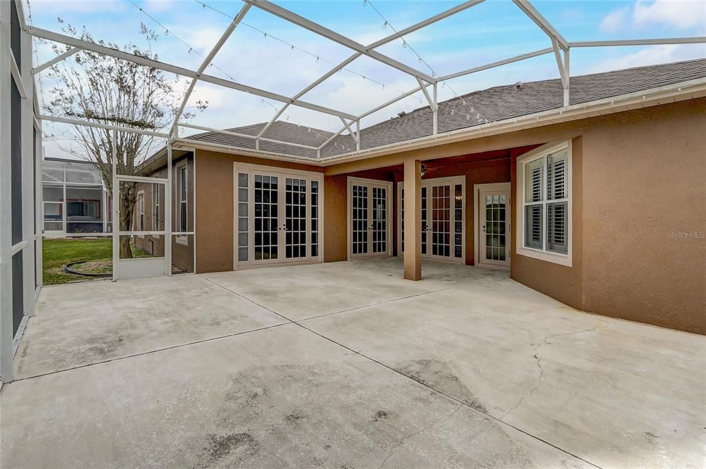 Recently Sold: $575,000 (4 beds, 2 baths, 2572 Square Feet)