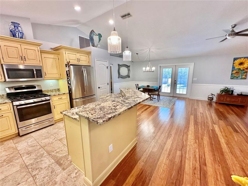 Recently Sold: $689,000 (3 beds, 2 baths, 1731 Square Feet)