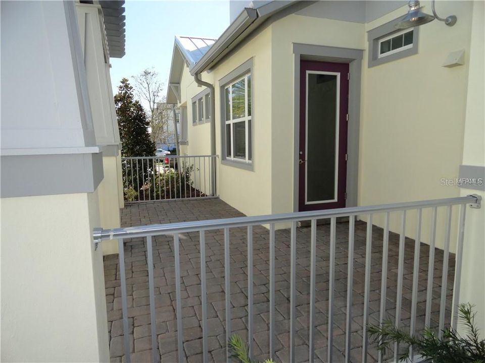 Active With Contract: $2,700 (3 beds, 2 baths, 1945 Square Feet)