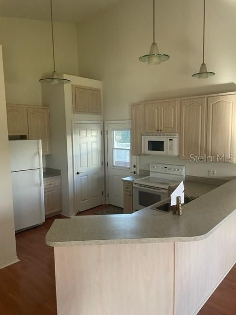 Recently Sold: $295,500 (2 beds, 2 baths, 1100 Square Feet)
