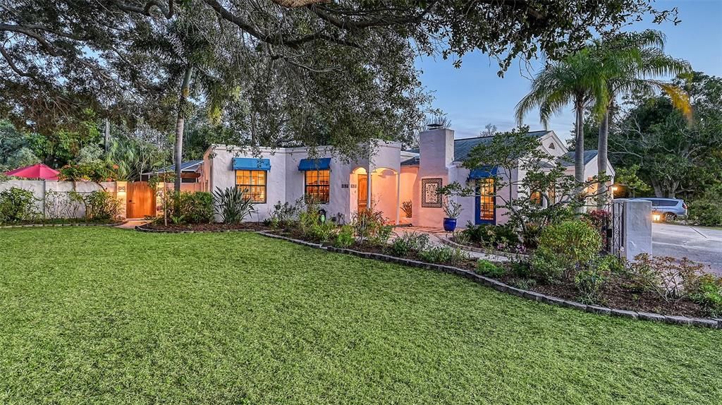 Recently Sold: $1,395,000 (3 beds, 2 baths, 2614 Square Feet)