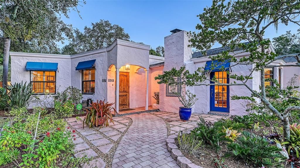 Recently Sold: $1,395,000 (3 beds, 2 baths, 2614 Square Feet)