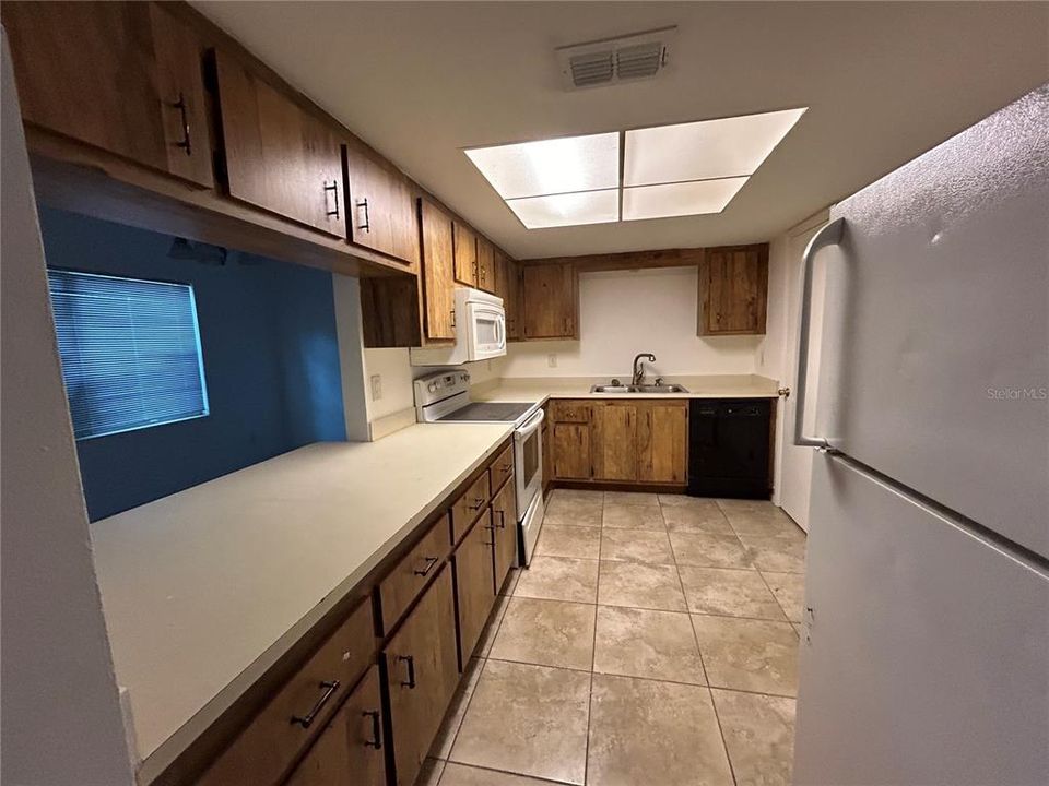 For Rent: $1,300 (2 beds, 2 baths, 922 Square Feet)
