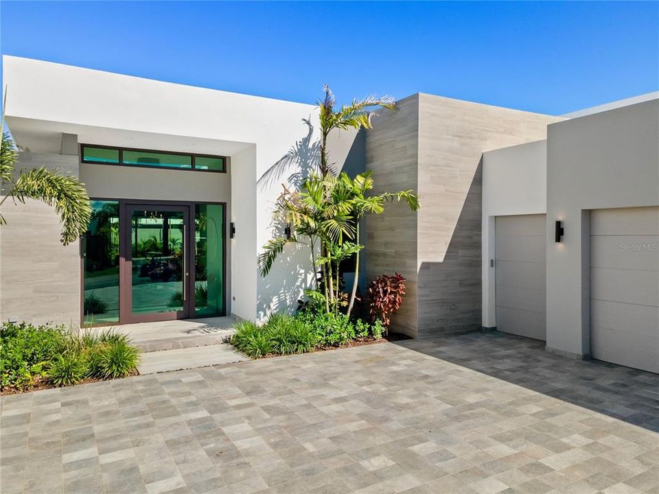 Recently Sold: $5,500,000 (4 beds, 3 baths, 2550 Square Feet)