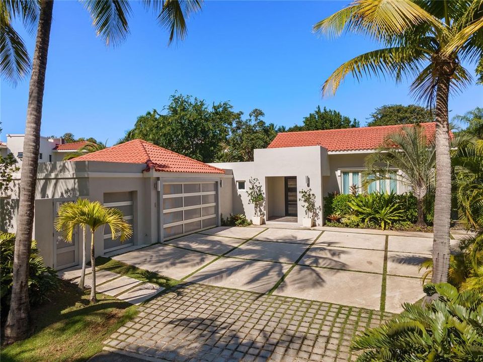 Recently Sold: $5,800,000 (4 beds, 4 baths, 3600 Square Feet)