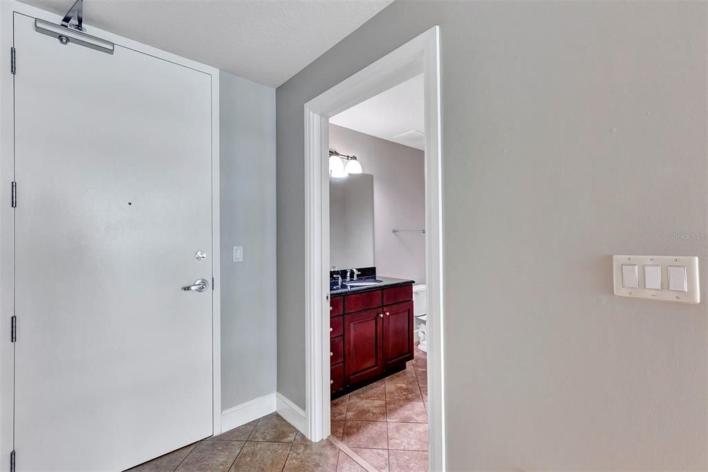 For Sale: $260,000 (1 beds, 1 baths, 997 Square Feet)